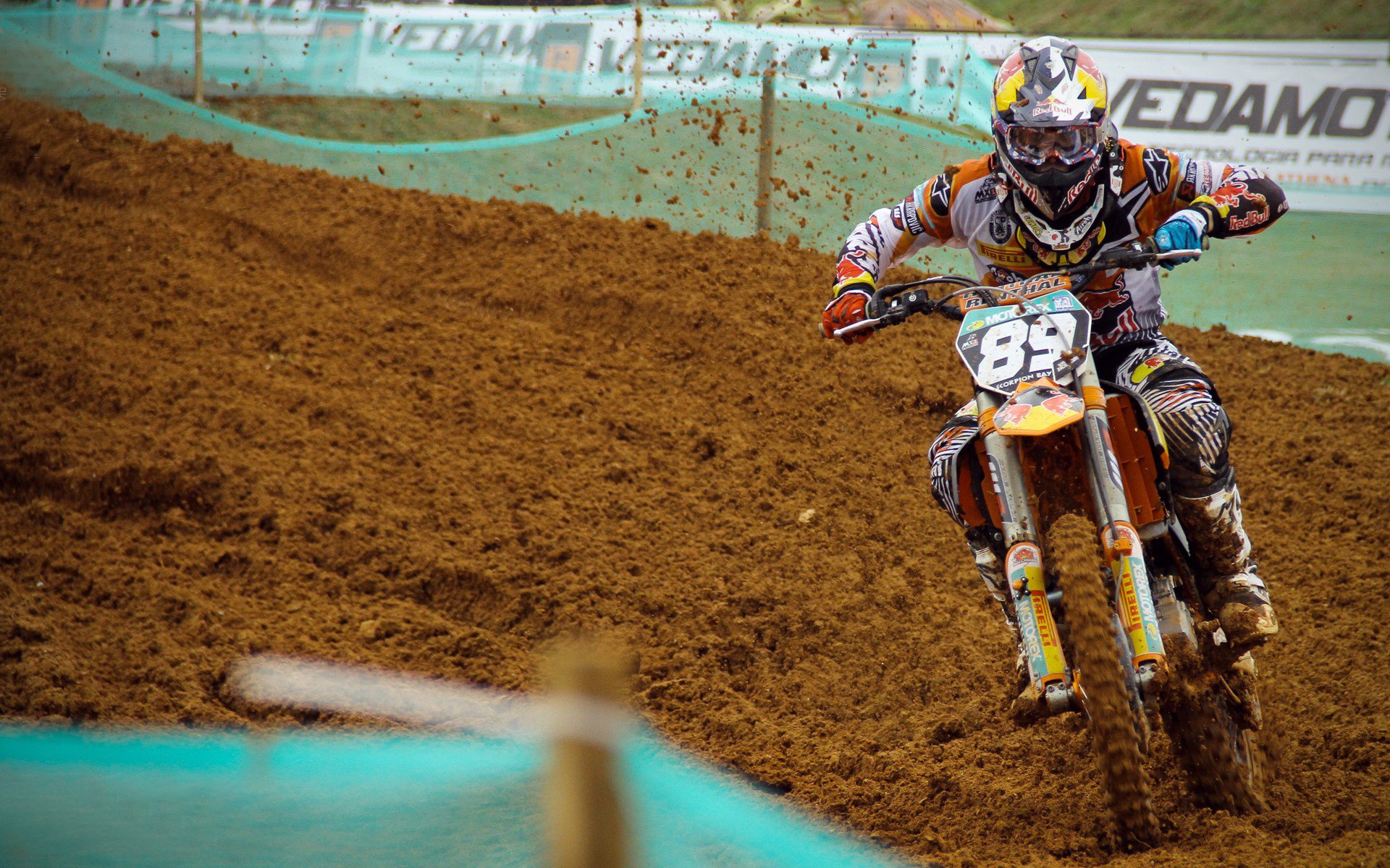 “简阳文体中心：篮球与羽毛球赛事齐头并进，精彩不断”